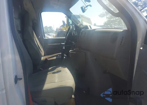 2010 Ford E-150 Commercial/Recreational z USA, uszkodzony, nr VIN 1FTNE1EW4ADA91360